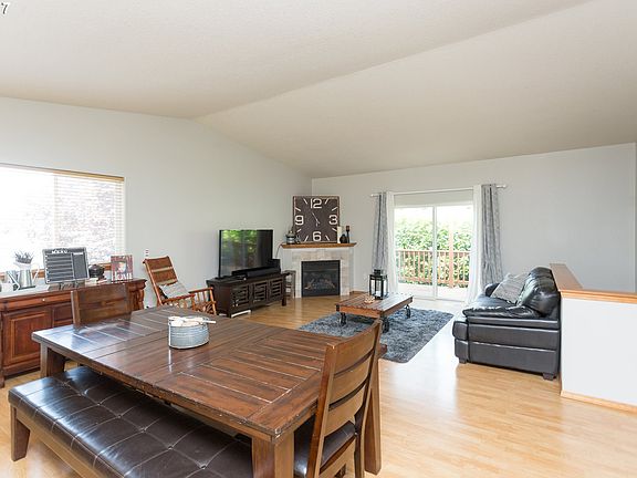 5th image of 5807 SE Hill St
