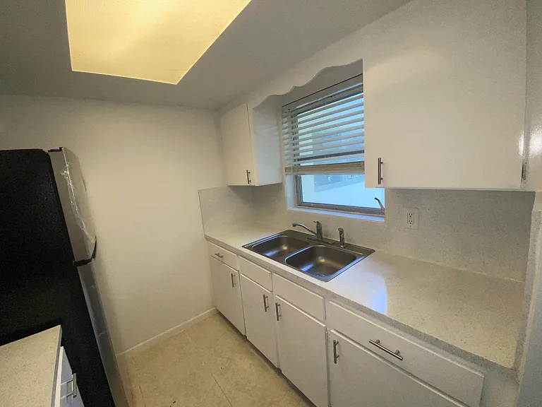 221 SE 3rd Ave #6 — Photo 3