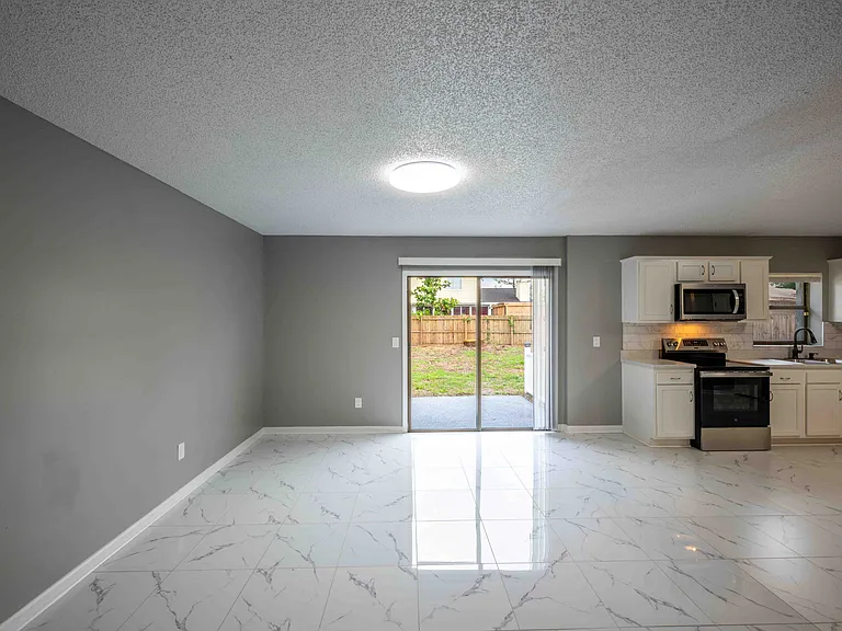 8126 Sable Woods Dr N — Photo 29