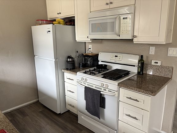 4th image of 14888 Ivy Ave