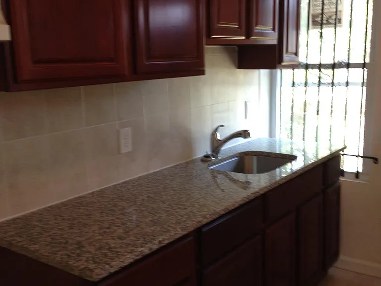 621 Linnard St — Photo 11