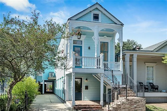 4 bed, 4.0 bath, 3327 sqft, $9,500 — Photo 1
