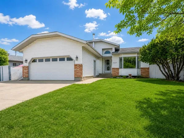 6317 W Poplar Dr, Grande Prairie, AB T8W 2G4