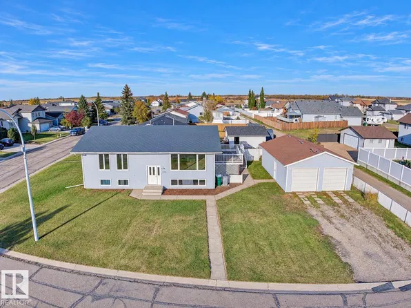 5503 44th St, Lamont, AB T0B 2R0