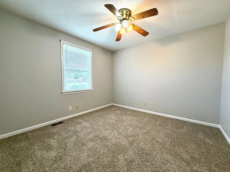 Bancroft Circle Apartments — Photo 19