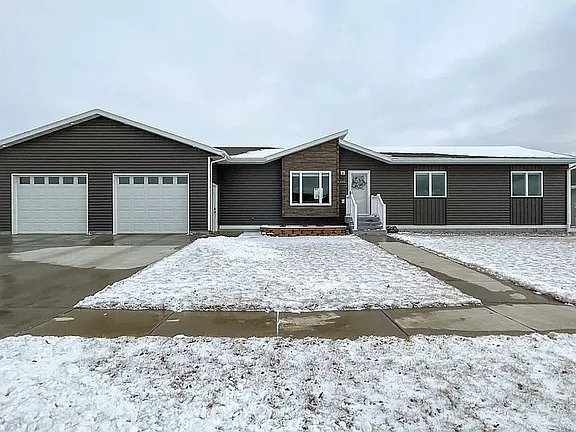 2590 Prairie Eagle Cir E — exterior photo