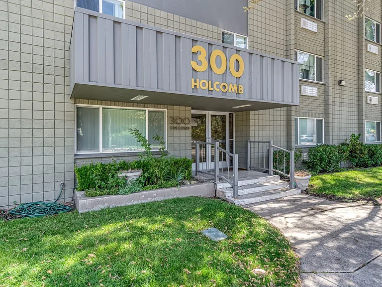 300 Holcomb — Photo 11