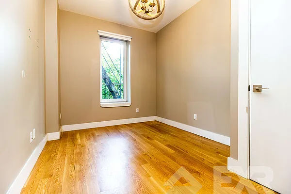 Rented by EXR | media 21