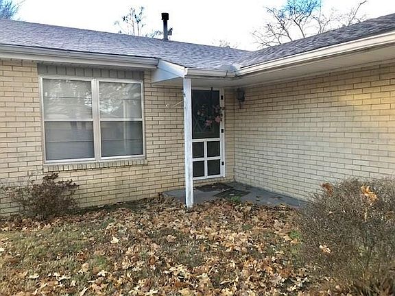 3rd image of 1300 Rolling Oaks Dr APT A