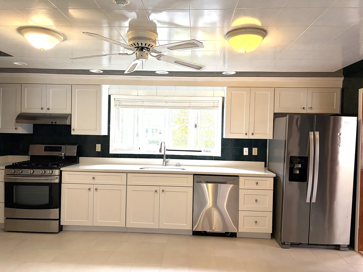 3 bed, 1500 sqft, $3,600 — Photo 2