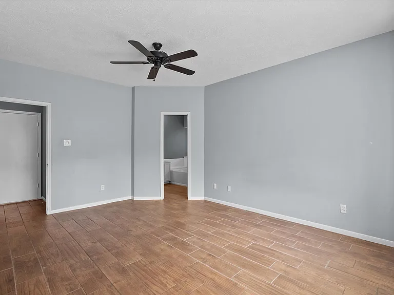 4915 Stone Harbor Dr — Photo 22