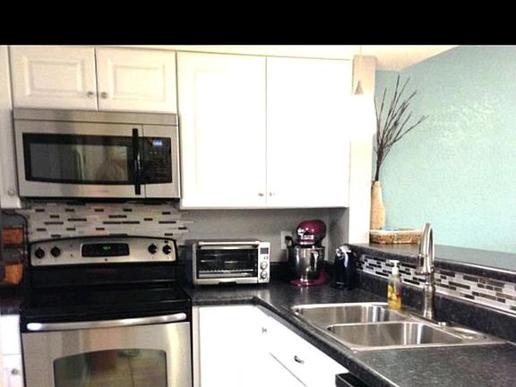 4th image of 26 Court Dr #26