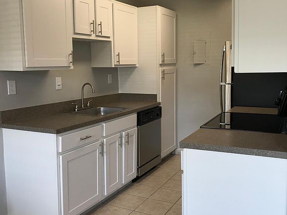 5th image of 1304 Village Ln