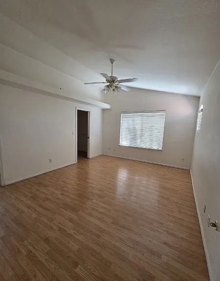 1940 Lawrence Ave — Photo 11