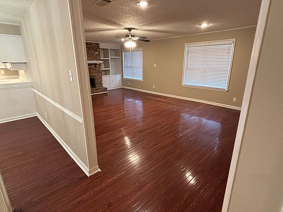 3rd image of 322 E Lee Ave