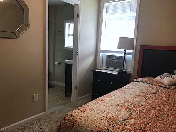 4th image of 810 E Market St APT C