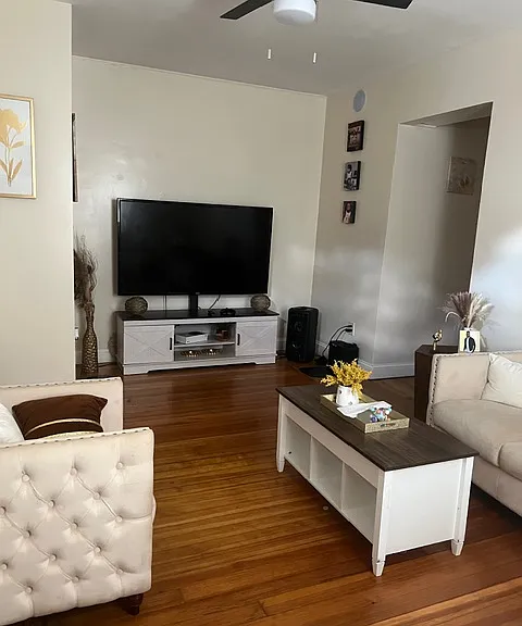 45 Pembroke Ave — Photo 4