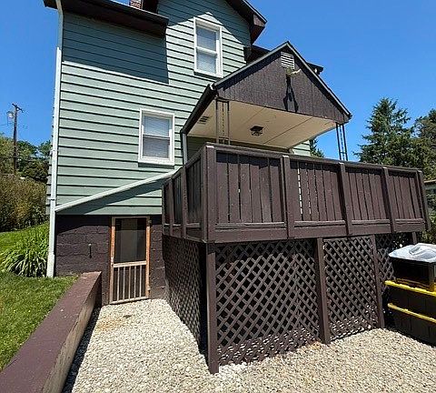 2nd image of 952 Hulton Rd