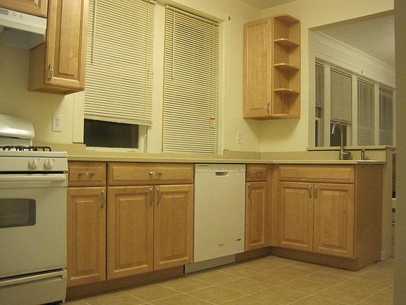 2nd image of 7555 N Claremont Ave APT 1