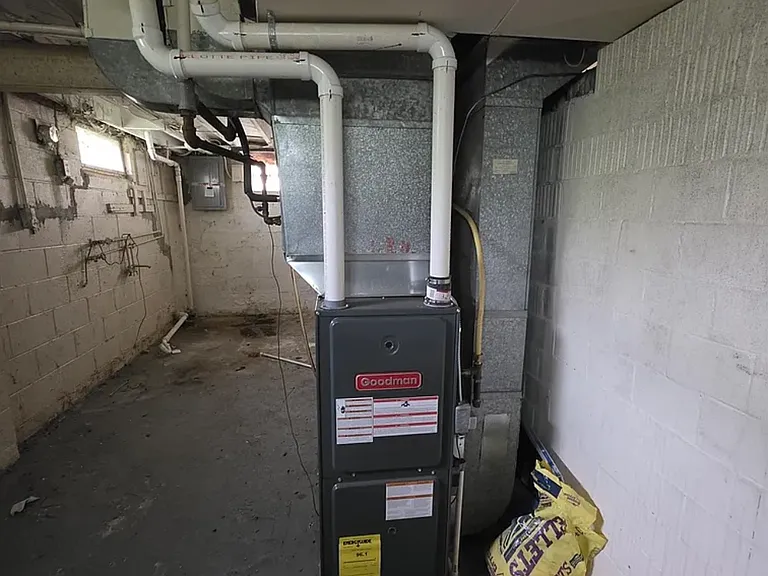 318 E Philadelphia Blvd — Photo 9