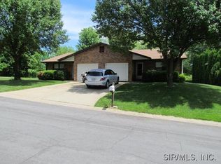 24 Innsbruck Ln, Shiloh, IL 62221