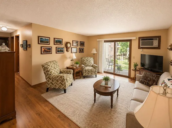 1424 14th St E APT 21, West Fargo, ND 58078