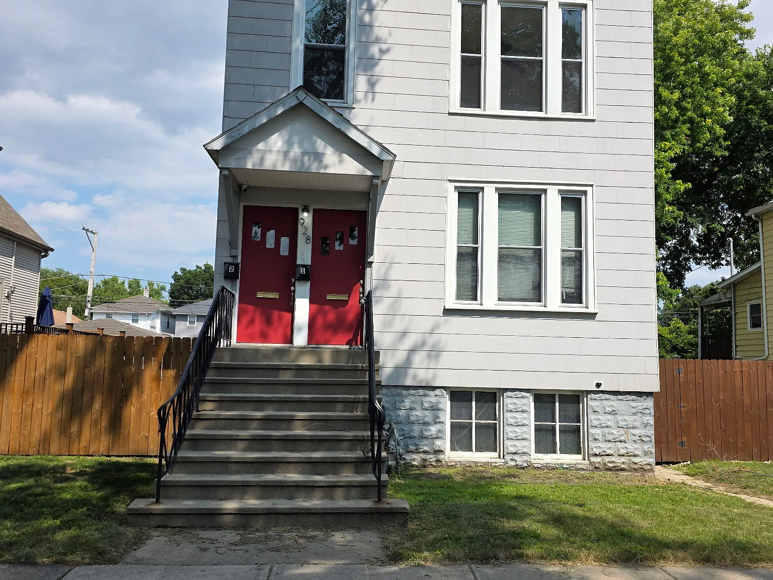 3 bed, 920 sqft, $2,000 — Photo 1