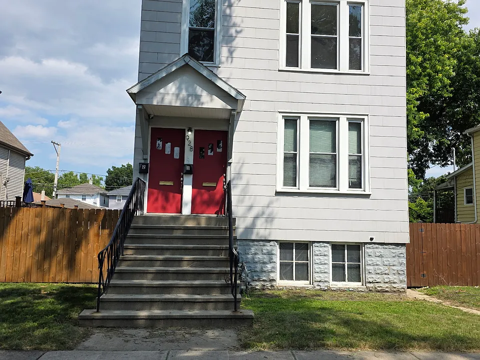 928 Elgin Ave #2