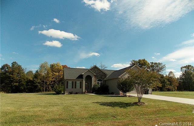 1st image of 119 Castle Pines Ln