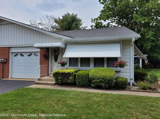 2 Quaker Ln #B, Manchester Township, NJ 08759