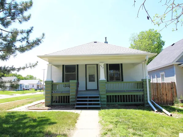 747 S 1st St, Lincoln, NE 68508