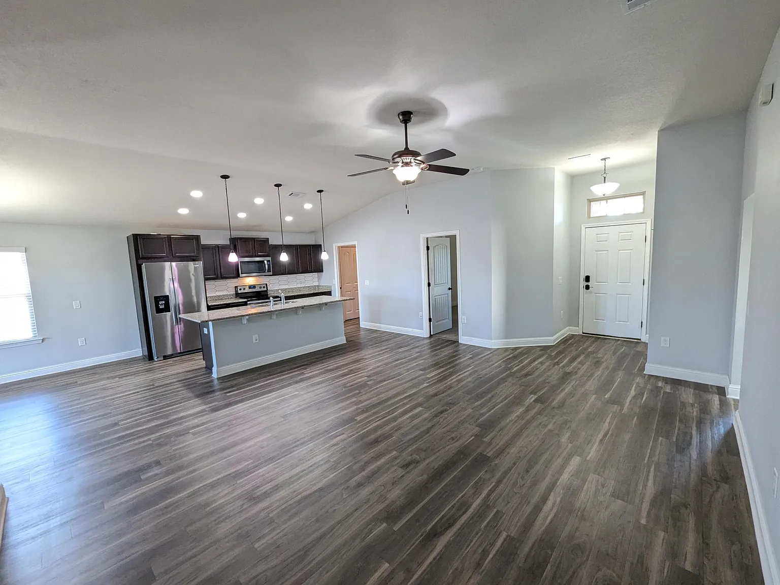 4 bed, 2.0 bath, 1735 sqft, $2,320 — Photo 3