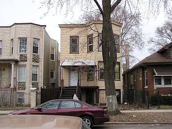2nd image of 4927 W Winnemac Ave