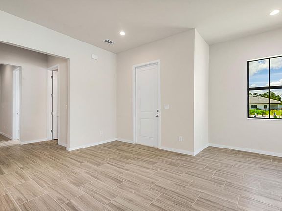 3rd image of 14752 Kingfisher Cir
