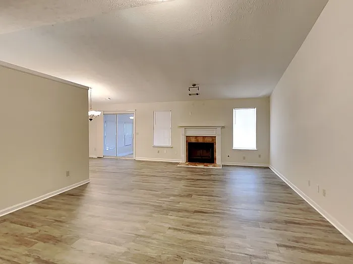 3 bed, 2.0 bath, 1512 sqft, $1,695 — Photo 3