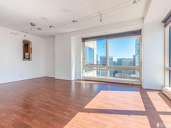 3rd image of 333 Bush St APT 3703