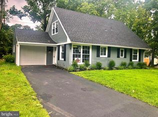 6 Pheasant Ln, Willingboro, NJ 08046