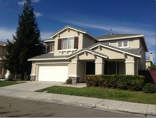 4 bed, 2635 sqft, $3,290 — Photo 1