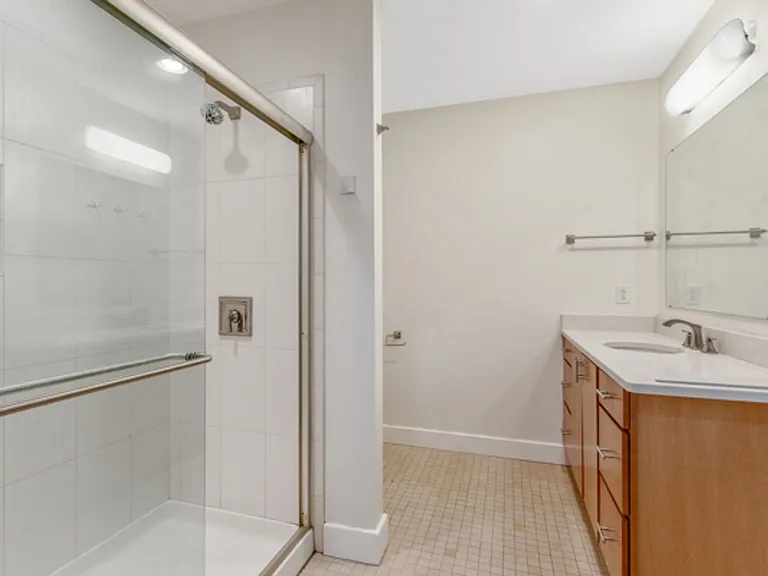 115 E Jefferson St — Photo 12
