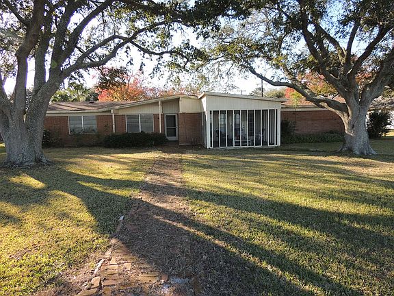 2nd image of 1903 E Bayshore Dr