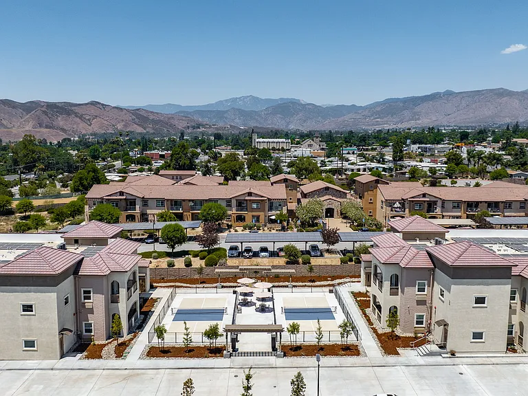 Paradise Oaks Luxury Senior Living — Photo 21