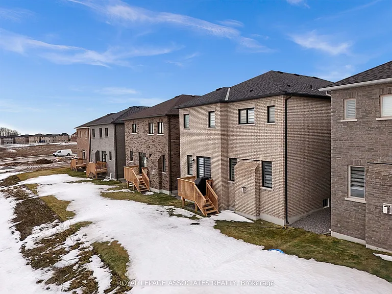 2215 Beckman Cres #UPPER — Photo 45