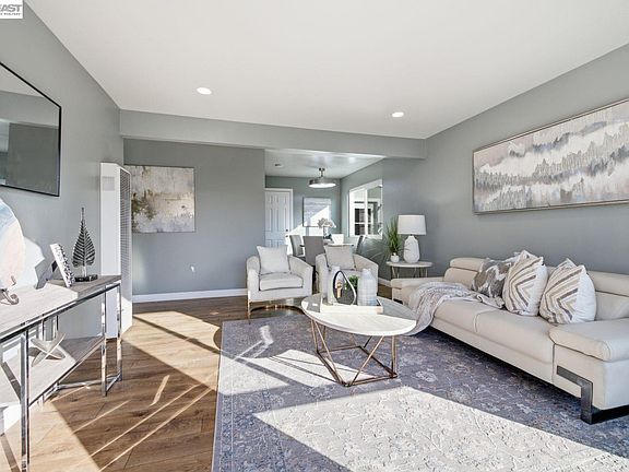 5th image of 3485 Mission View Dr