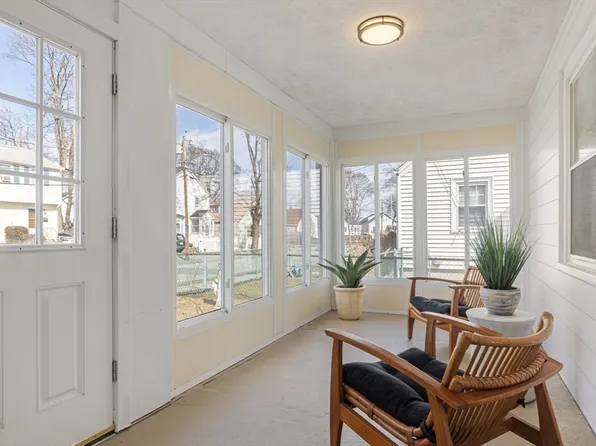 11 Grace Rd, Quincy, MA 02169