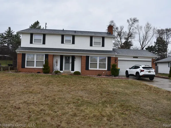 28314 N Skye Dr, Farmington Hills, MI 48334