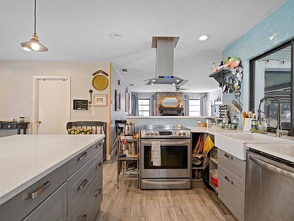 4th image of 1559 Roxburg Ln