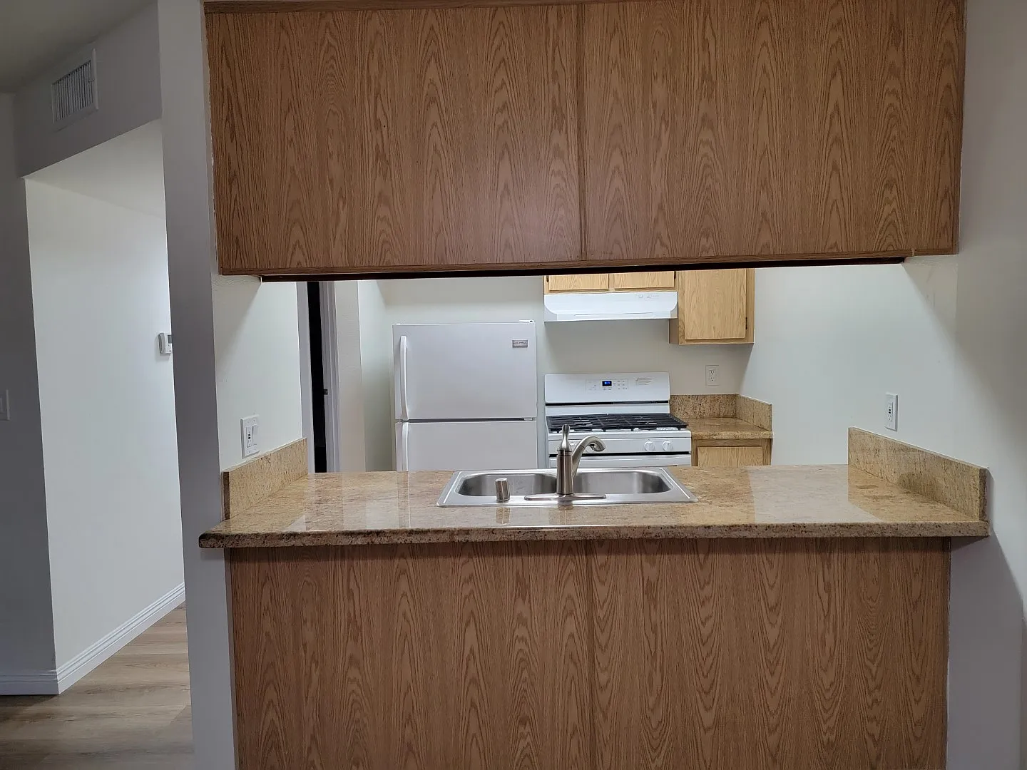 2 bed, 1.5 bath, 875 sqft, $2,295 — Photo 3