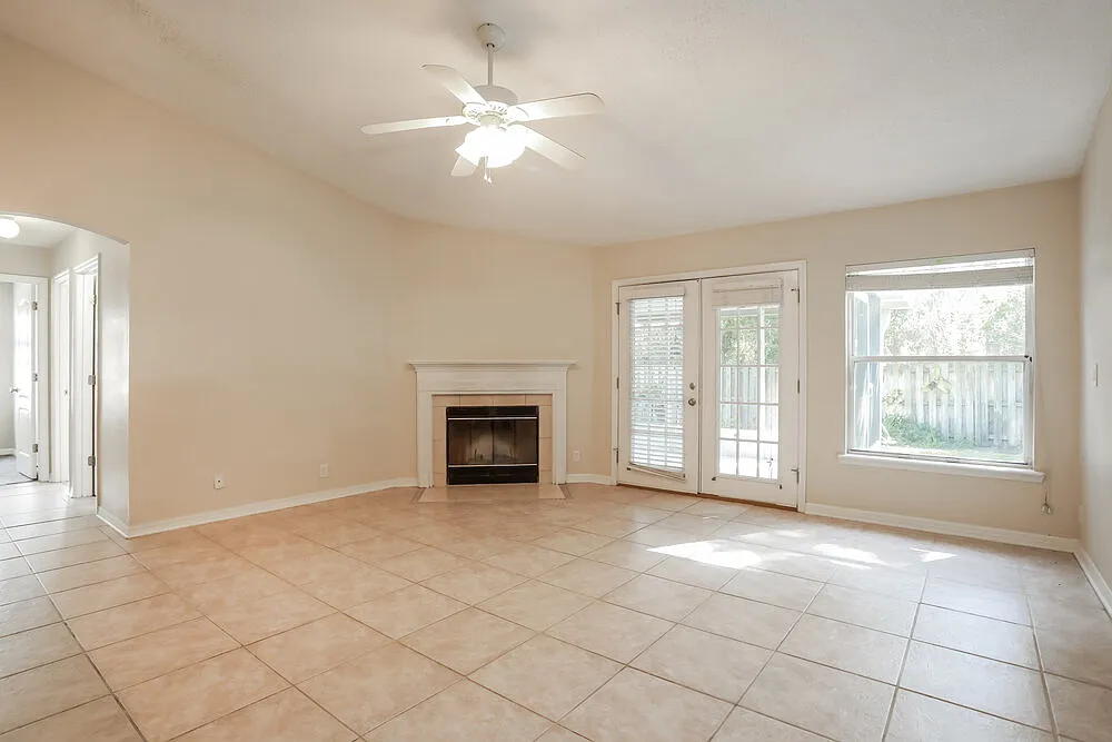 3 bed, 2.0 bath, 1794 sqft, $3,040 — Photo 4
