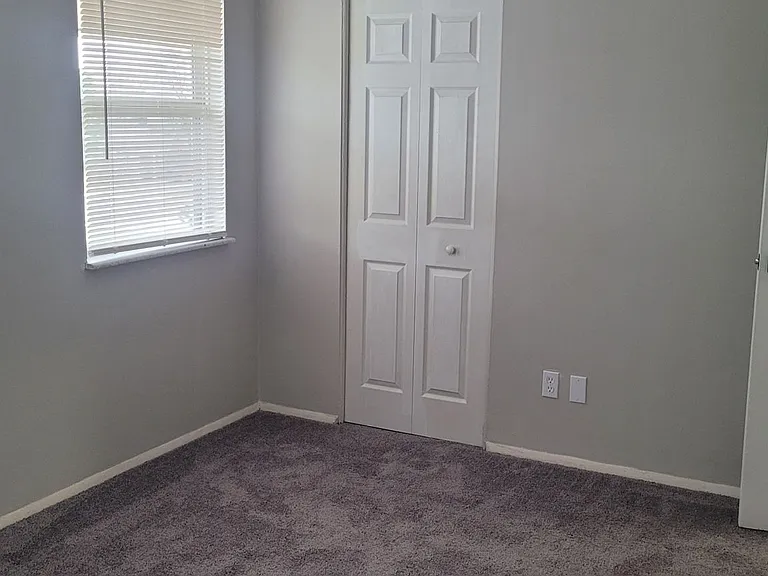 3230 N Talbot Ave — Photo 3