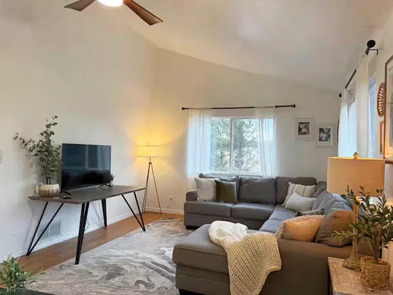 134 Hillside Dr — Photo 4